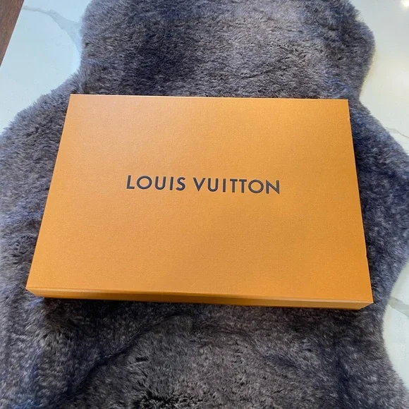 Louis Vuitton black turtleneck size large - Picture 2 of 8